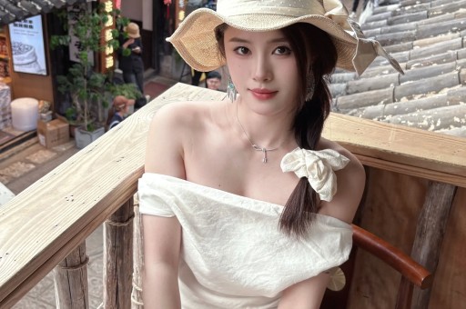75岁的刘晓庆与网红王婆同台全程冷脸少互动被质疑是耍大牌！