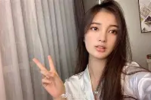张凌赫评论区沦陷！连上8个热搜遭网友讽刺：39个人就崩溃了？
